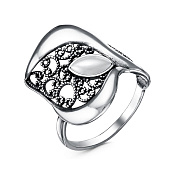 Кольцо из серебра с имитацией жемчуга
